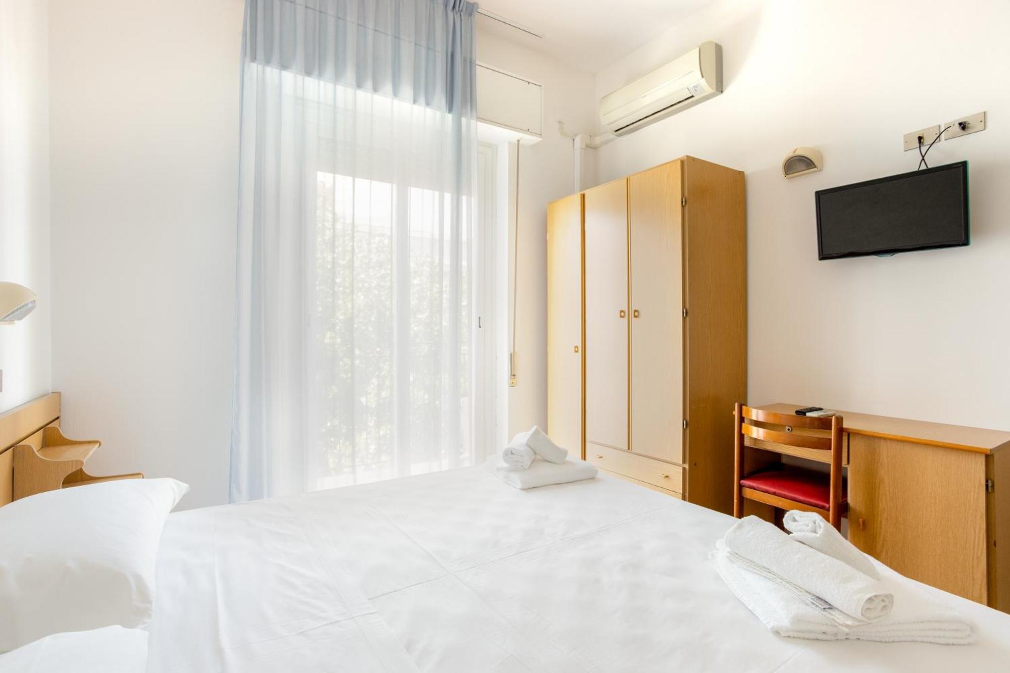 Hotel Katina Римини Екстериор снимка