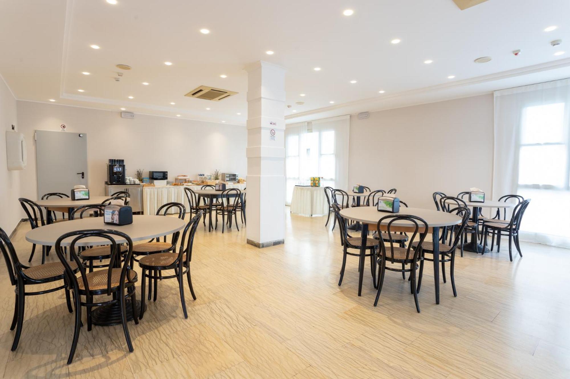 Hotel Katina Римини Екстериор снимка