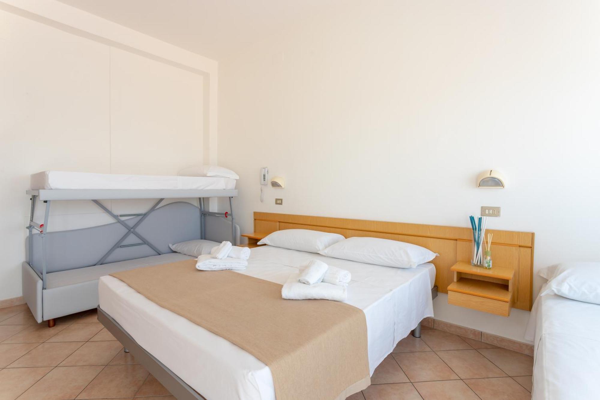 Hotel Katina Римини Екстериор снимка