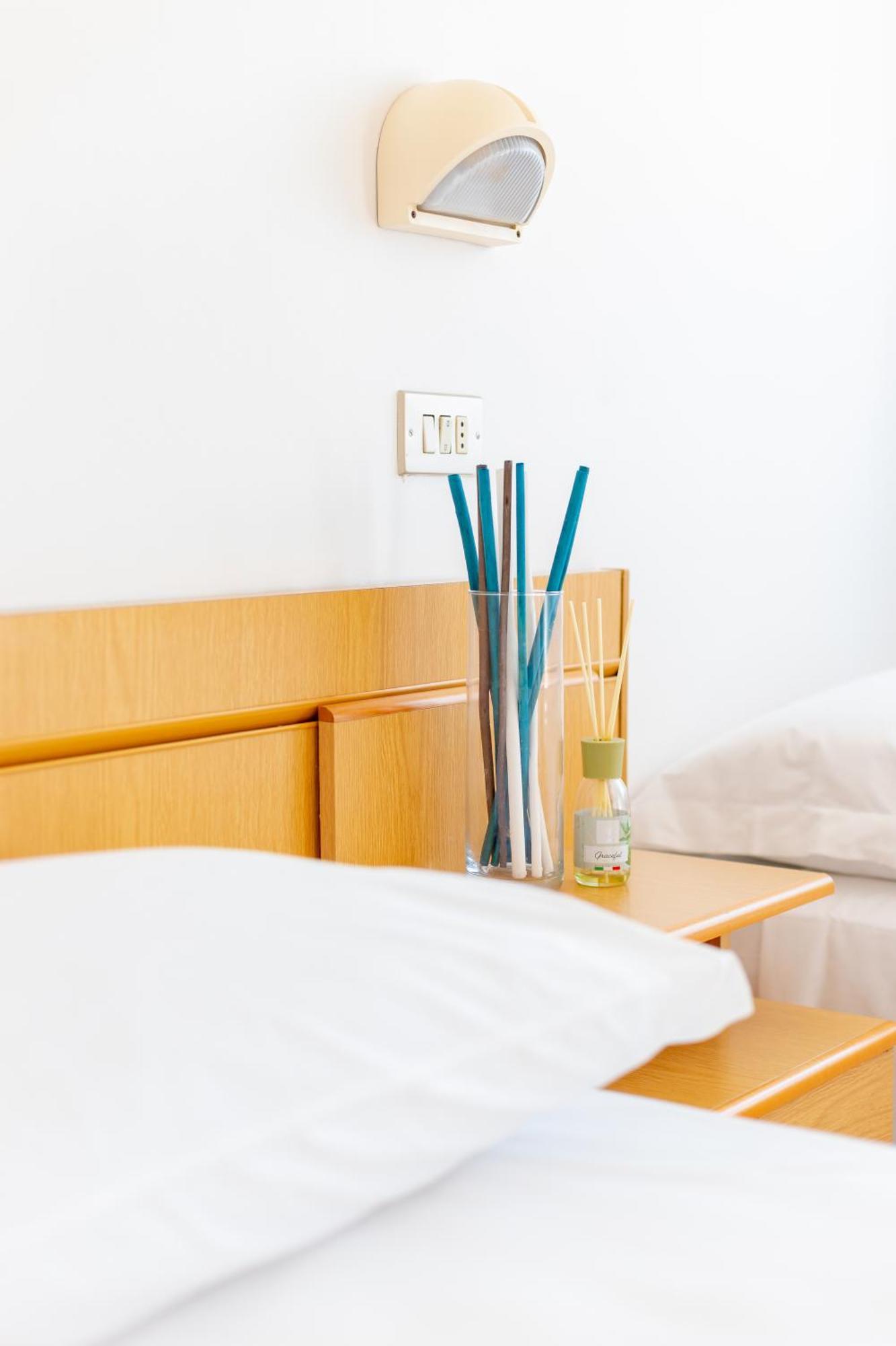 Hotel Katina Римини Екстериор снимка