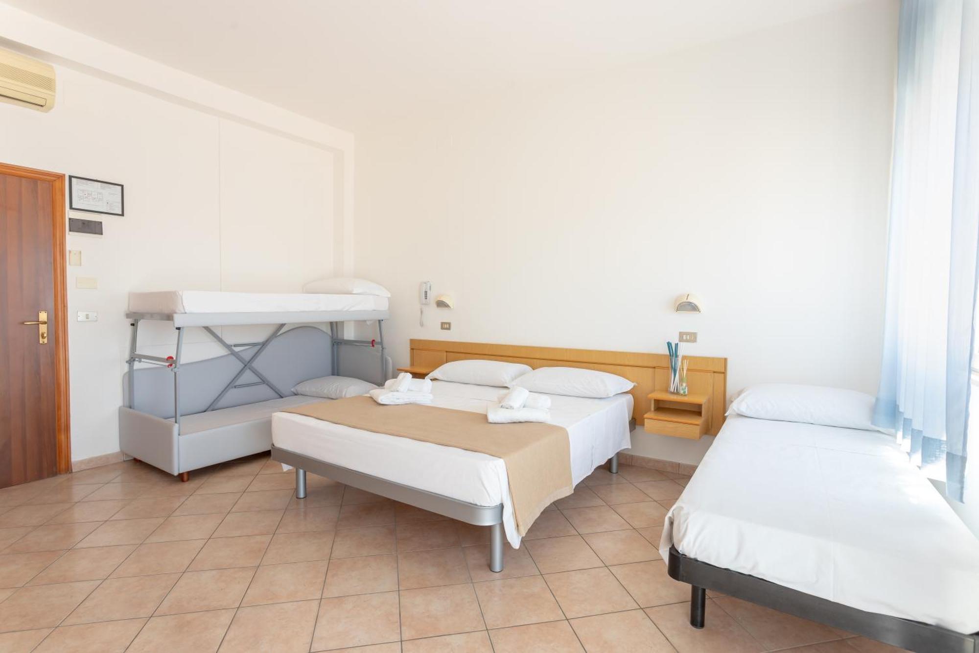 Hotel Katina Римини Екстериор снимка