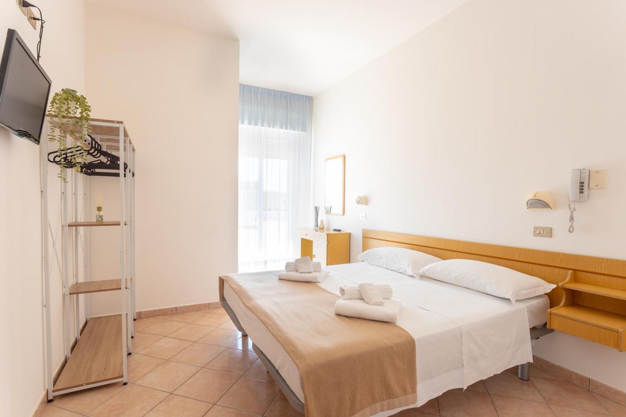 Hotel Katina Римини Екстериор снимка