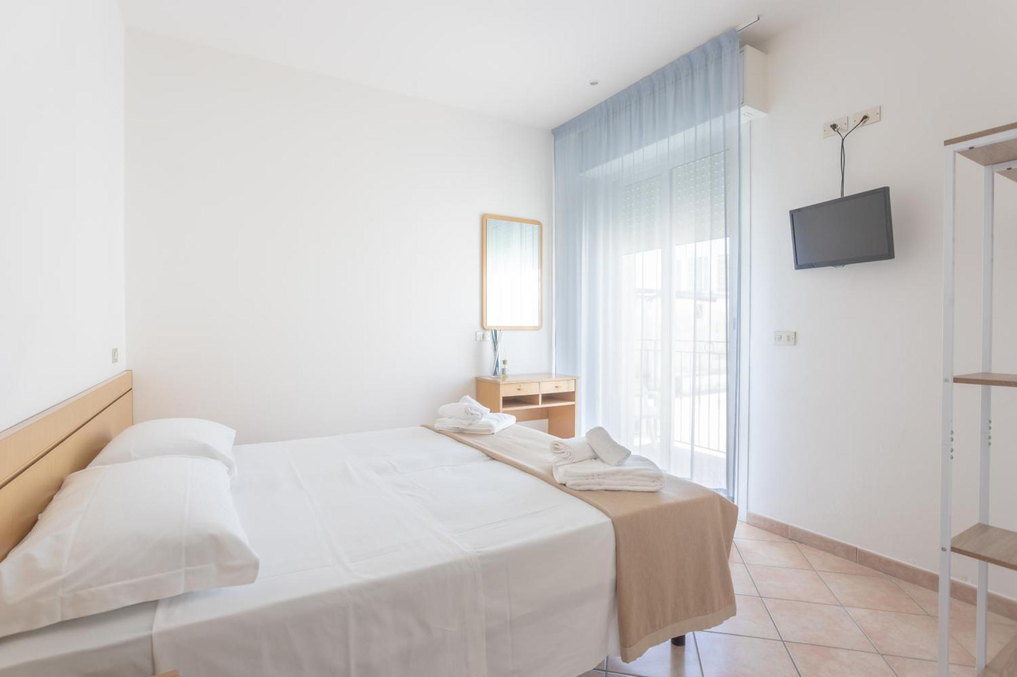 Hotel Katina Римини Екстериор снимка