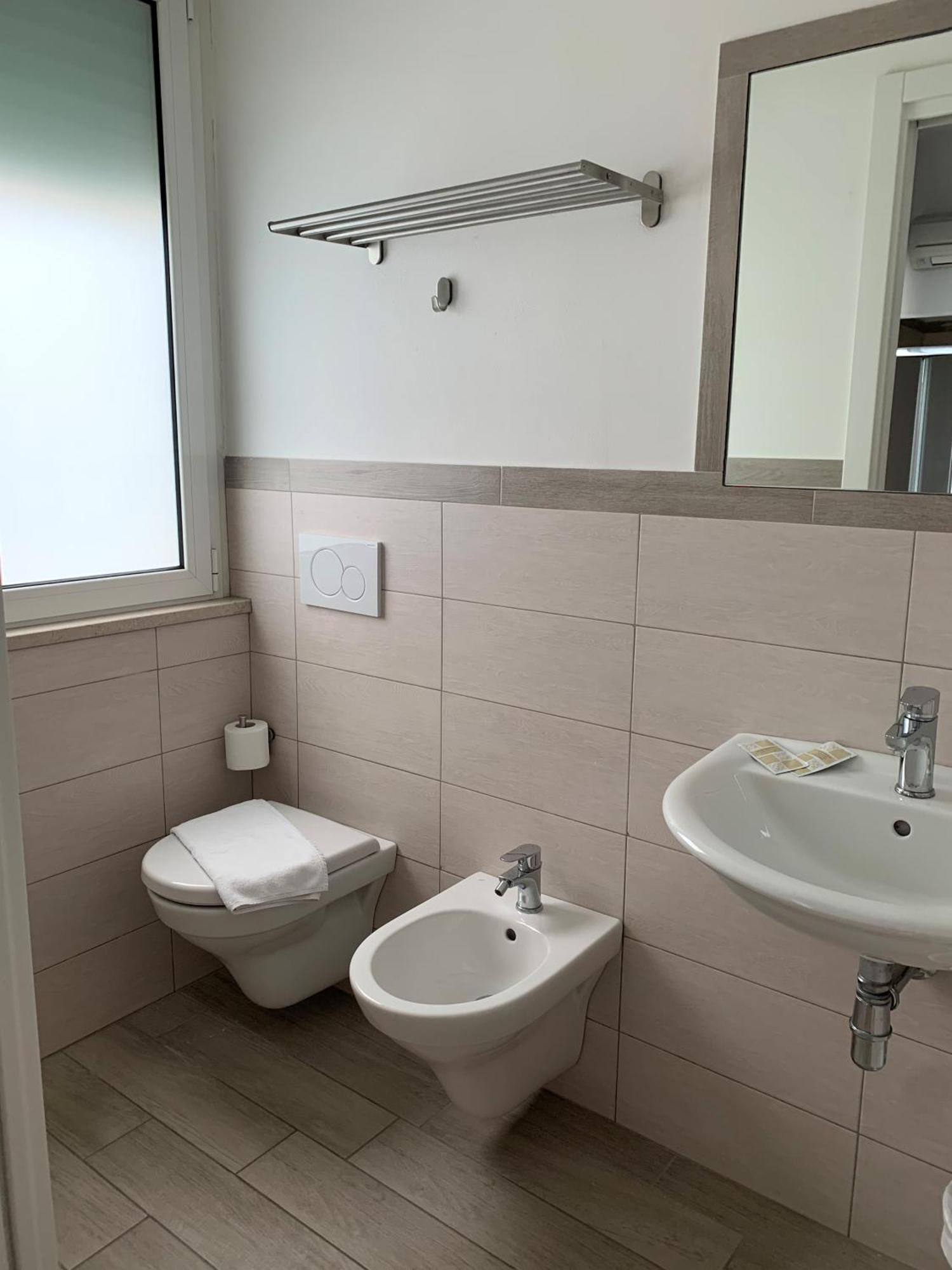 Hotel Katina Римини Екстериор снимка