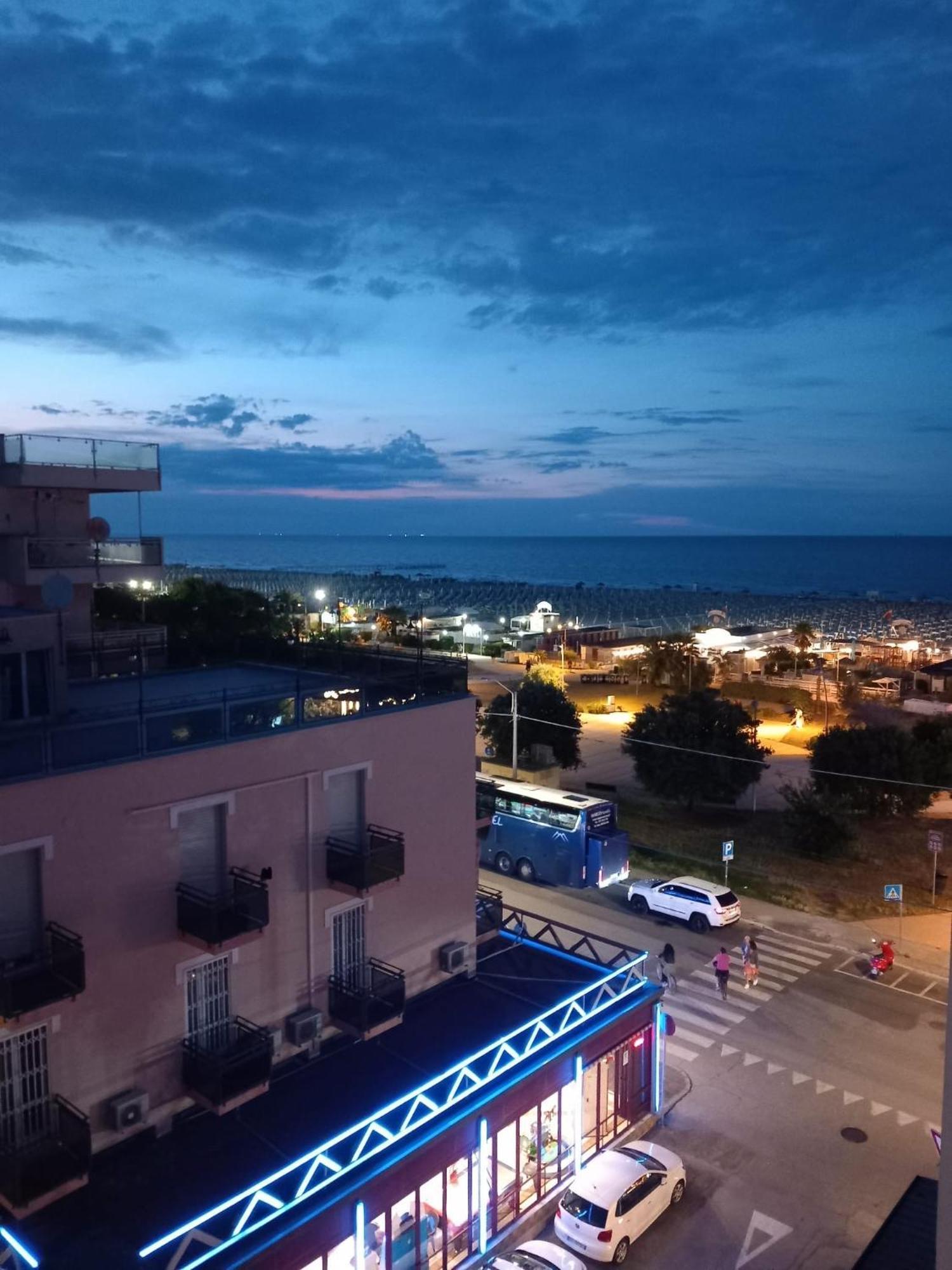 Hotel Katina Римини Екстериор снимка